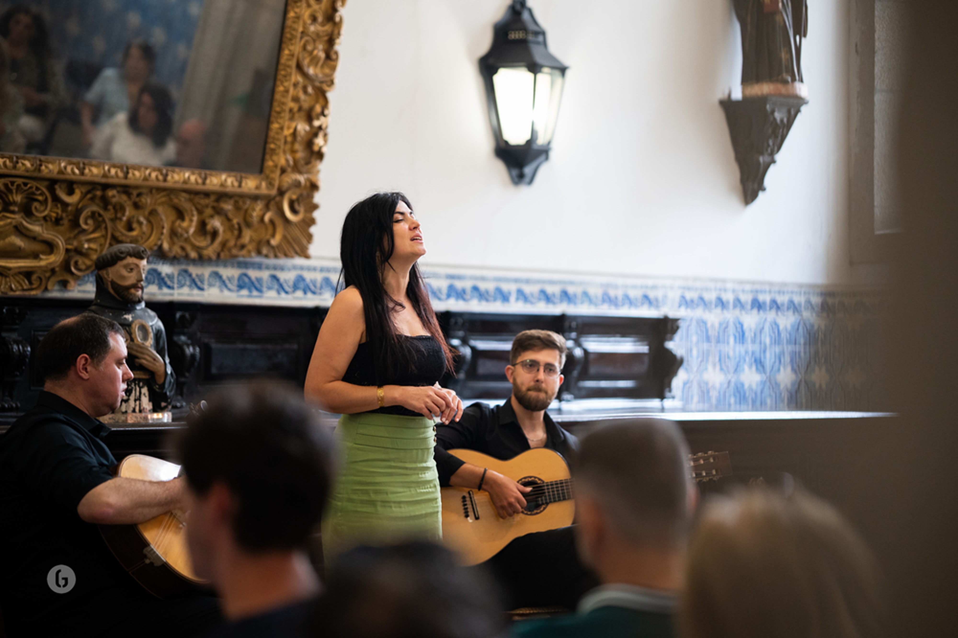 Fado Vitória: Música e Património em Mosteiro com Degustação de Licor dos Monges Beneditinos – Casa da Guitarra